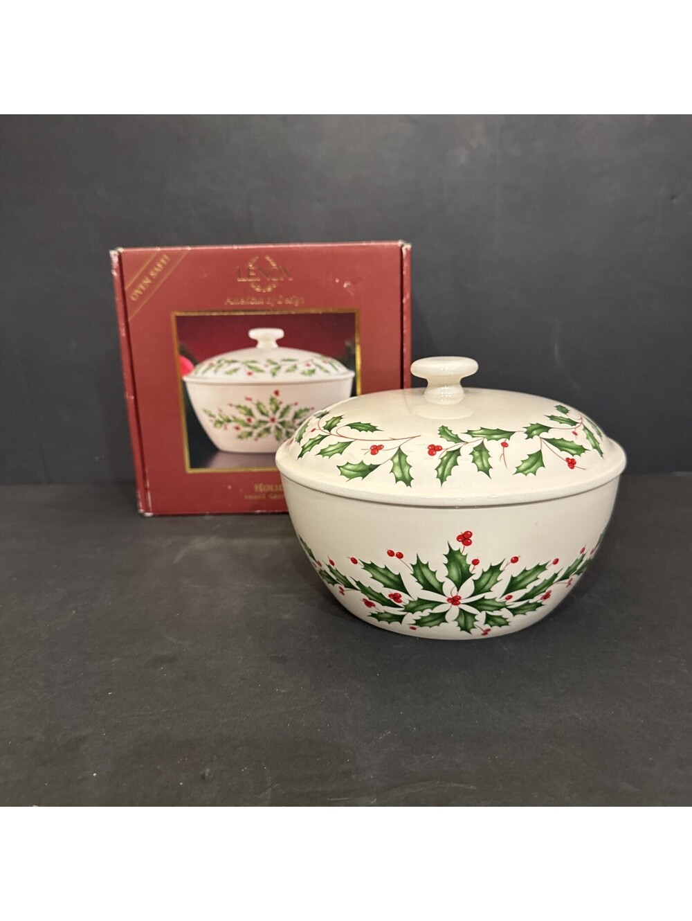 New Lenox Holiday Oven Safe Small Casserole 2qt Holly Berry